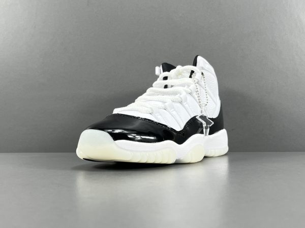Jordan Air Jordan 11  G S - Image 3