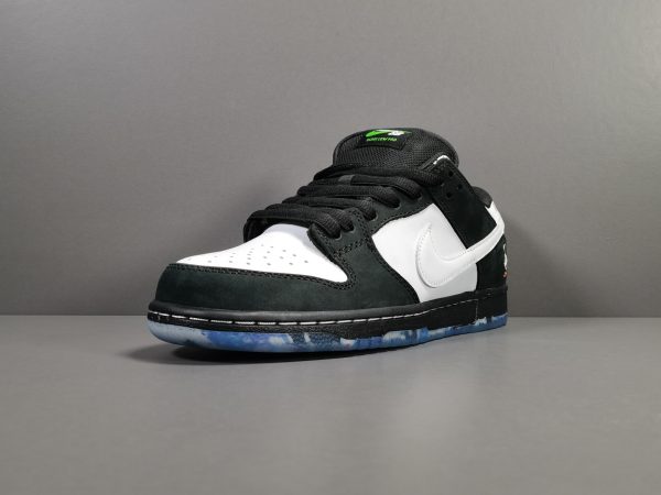 SB Dunk Low Staple Panda Pigeon - Image 3