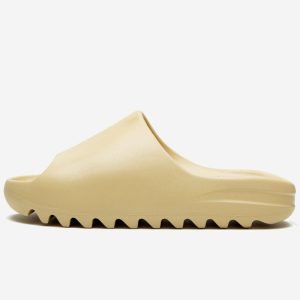 Yeezy Slides ‘Desert Sand’