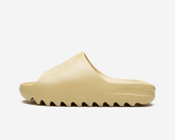 Yeezy Slides ‘Desert Sand’