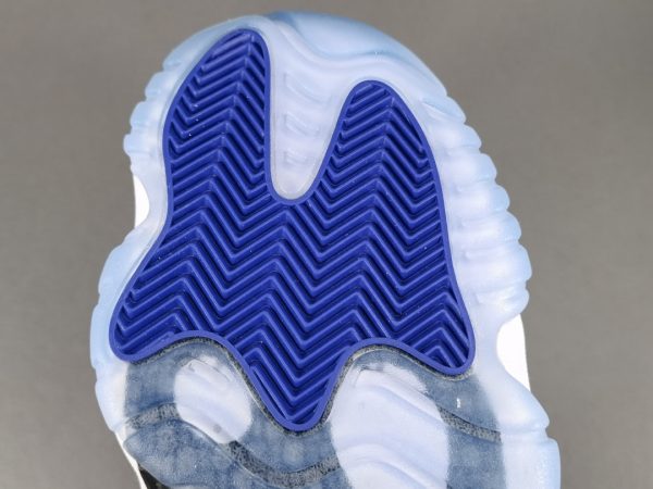 Air Jordan 11 Retro Low Concord - Image 4