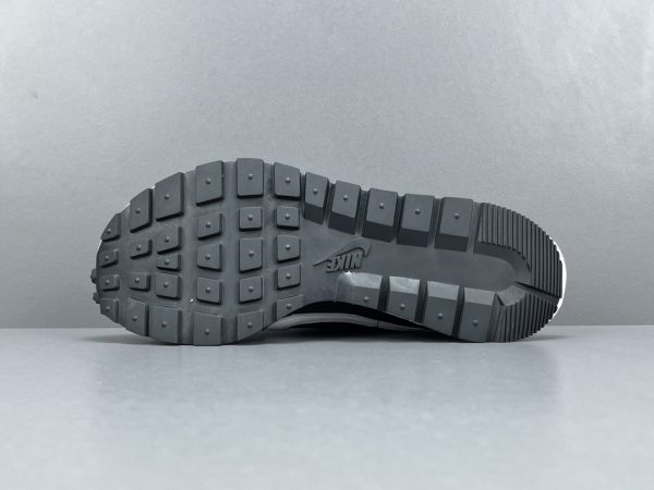Sacai x NK VaporWaffle ＂＂Nylon Black ＂ - Image 8
