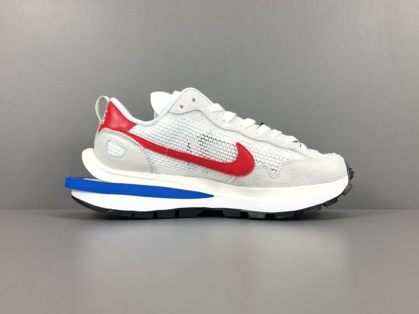 Sacai x NiKe VaporWaffle ＂Royal Fuchsia ＂ - Image 6