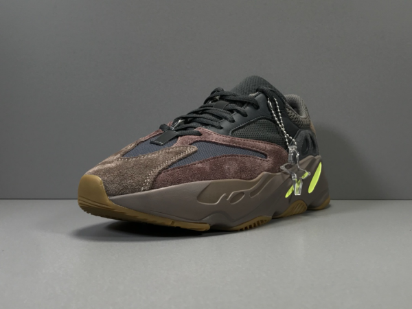 Yeezy Boost 700 ‘Mauve’ - Image 3