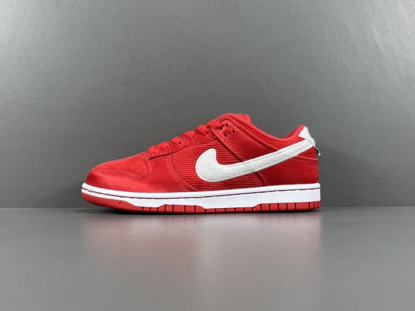 Nike DUNK Low  “Valentine‘s Day Solemates “