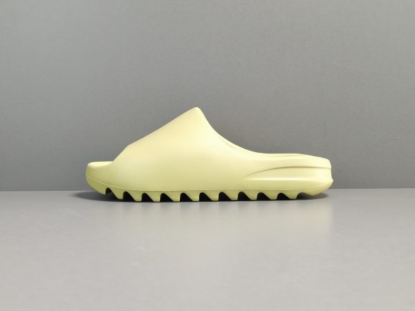 Adidas  originals  Yeezy Slide  ＂Resin＂