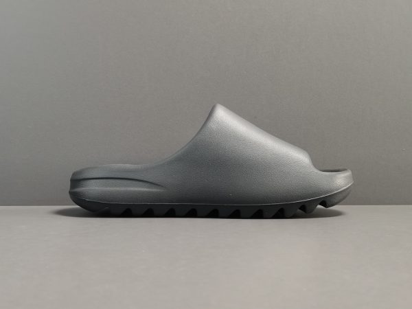 Yeezy Slides ‘Onyx’ - Image 4