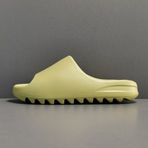 Yeezy Slides ‘Resin’